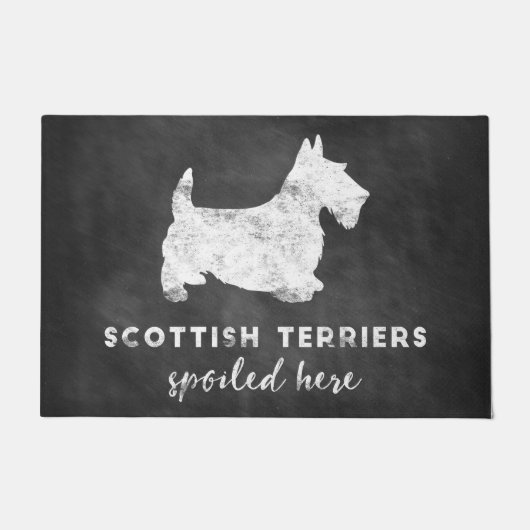 Scottish Terriers Spoiled here Chalkboard Deurmat (Voorkant)
