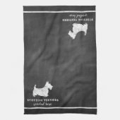 Scottish Terriers Spoiled here  Chalkboard Theedoek (Verticaal)