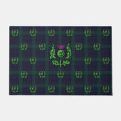 Scottish Thistle op Dark Tartan Custom Monogram Deurmat (Voorkant)