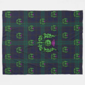 Scottish Thistle op Dark Tartan Custom Monogram Fleece Deken (Voorkant (Horizontaal))