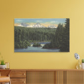 Scotts Lake, Oregon - Uitzicht van drie zussen Canvas Afdruk (Insitu (Woonkamer))