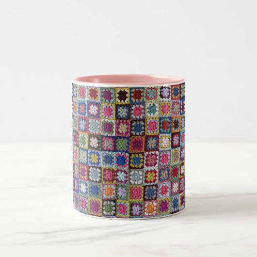 Scrappy Granny Square Blanket 11 oz Two-Tone Mok (Center)