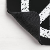 Scribble Stenciled Peace Symbol - White on Black Muismat (Hoek)