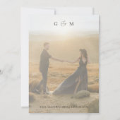 Script Ampersand Monogram White Wedding Invitation Kaart (Achterkant)