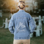 Script Bride Cute Minimal<br><div class="desc">**Elevez votre regard de nuptiale avec notre veste Jeans mariée personnalisée** Votre jour de mariage est tout à propos de vous, et notre veste Jeans mariée personnalisée est ici pour le rendre encore plus spécial. Imaginez votre nom, magnifiquement conçu dans un style manuscrit mignon, ornant cette veste en denim classique....</div>