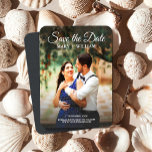 Script Classique Personnalisé Mariage Photo Enregi<br><div class="desc">Photo Classique Minimaliste Enregistrer La Date Mariage Magnet 🌟 ✨ Elégance intemporelle Collection : Invitations Mariage moderne et anniversaire ✨ 🌟 Célébrez l'union des coeurs avec notre collection "Elégance intemporelle" - une série captivante d'Invitations Mariage moderne et anniversaire qui mêle harmonieusement design minimaliste avec la grâce de la calligraphie, créant...</div>