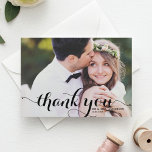 Script de calligraphie blanche Mariage photo Merci<br><div class="desc">Carte de remerciements photo moderne et fantaisiste avec calligraphie moderne blanche et whimsical avec motif géométrique triangles. Vous pouvez customiser la photo,  les textes,  et le motif arrière. Une version carte postale est également disponible.</div>