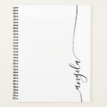 Script de signature élégant noir<br><div class="desc">Moderne minimaliste planificateur personnalisé pour son cadeau de retour à l'école. La signature girly moderne dispose d'une belle police calligraphie noire alignée à gauche avec des queues décoratives glamour. Vous pouvez customiser l'arrière - plan blanc solide à votre couleur préférée. Il peut y avoir quelques noms courts ou longs qui...</div>