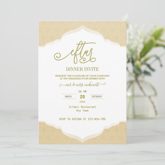 Script Gold and white ramadan Iftar Invitation (Debout devant)