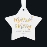 Script Gold Brush Marié & Merry Mariage Star<br><div class="desc">Ornement Gold Modern Brush Script Marié & Joyeux Mariage Star</div>