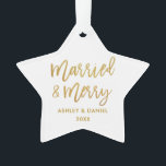 Script Gold Brush Marié & Merry Mariage Star<br><div class="desc">Ornement Gold Modern Brush Script Marié & Joyeux Mariage Star</div>