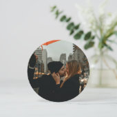 Script minimaliste photo ronde faire-part de maria (Debout devant)