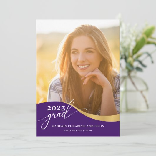 Script Modern vorm Paars en Gold Afstuderen foto's Kaart (Staand voorkant)