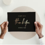 Script moderne Black Gold | Cartes à huile Merci<br><div class="desc">Cartes personnalisées Merci simple sans photos. Cartes d'entreprise pour envoyer vos clients ou Mariage Merci Cartes, Elégant Moderne Calligraphie Script texte Cartes postales en or feuille métallique sur arrière - plan noir, modifiable dans n'importe quelle couleur. Le papier peint est disponible en or rose féminin et en argent neutre. Créez...</div>