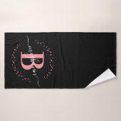 Script moderne Girly rose noir Nom Monogramme (Serviette de bain)