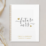 Script moderne Gold Hearts Futur Mme Mariage<br><div class="desc">Carnet wedding planner sur mesure avec "future Mrs." en calligraphie moderne et design de coeur d'or.</div>