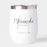 Script moderne Nom de la servante d'accueil person<br><div class="desc">Ajoutez une touche personnelle à votre mariage avec un cadeau de femme de chambre personnalisée. Ce design présente le nom personnalisé de la servante de pont dans le style de police de script moderne gris et monogramme dans le style de police de script moderne gris clair comme arrière - plan...</div>