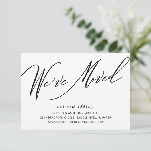 Script moderne Nous avons déplacé Faire-part de dé (Debout devant)