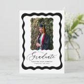 Script moderne Photo Graduation Party Invitation (Debout devant)
