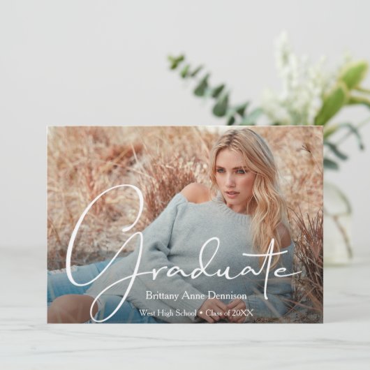 Script moderne Photo Graduation Party Invitations (Debout devant)