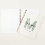 Script Monogramme Moderne Chic<br><div class="desc">Restez organisé avec élégance avec ce planificateur élégant avec un monogramme "M" vert sauge doux et votre nom en écriture délicate. Conçu pour la productivité avec une touche personnelle, ce planificateur offre de l'espace pour les objectifs, les calendriers et les listes de tâches, le tout enveloppé dans une couverture propre...</div>