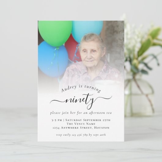 Script photo 90e anniversaire de fête Invitation (Debout devant)