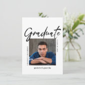 Script photo minimal Graduate Party Invitation (Debout devant)