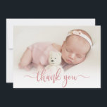 Script rose moderne Merci photo bébé nouveau-né<br><div class="desc">Simple Moderne Élégante Calligraphie Pink Script Photo Nouveau-né Baby Merci Carte Faire-part de naissance. Dispose d'un beau texte "merci" dans une calligraphie manuscrite swash tail script de police. Message personnel préfabriqué à l'arrière. Super pour la petite fille. Facile à personnaliser avec votre photo bébé et les détails.</div>