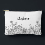 Script stylé Nom floral croquis Sac cosmétique<br><div class="desc">Notre Sac à Accessoires / Cosmétique en noir & blanc est un boho fantaisiste, dessiné à la main. Propre et joli ! Ce design vous permet d'inclure une ligne de texte réfléchi (ou pratique) au verso ! Ce floral moderne et minimaliste est un favori de tous les âges. Babysitters, to...</div>