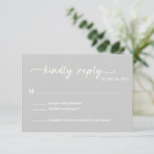 Script tendance cool Grey RSVP (Debout devant)