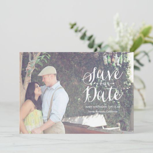 Scripted Save-The-Date Fotokaart Aankondiging (Staand voorkant)