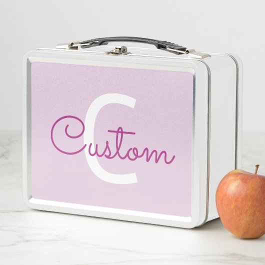 Scriptnaam & monogram | Magenta & Lichtpaars (In situ)