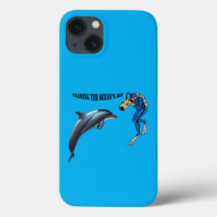  SCUBA-duiker fotografeert een dolfijn URM iPhone 13 Hoesje