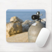 Scuba-duiktank op strand muismat (Met muis)