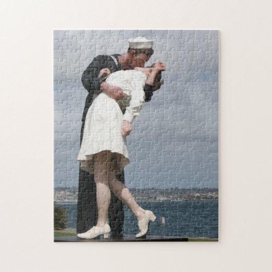 Sculpture Unconditional Surrender in San Diego Legpuzzel (Verticaal)