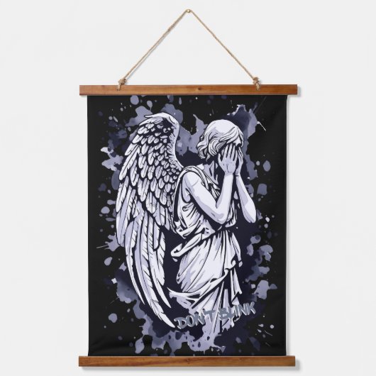 Sculptuur van een wenende engel - met spatten 1 hangend wandkleed (Voorkant)