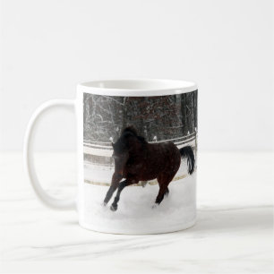 Se précipiter par la tasse de neige