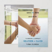 Se tenant les mains l sauvent la carte postale de (Devant / Derrière)