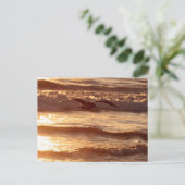 Sea gull gliding along the beach briefkaart (Staand voorkant)