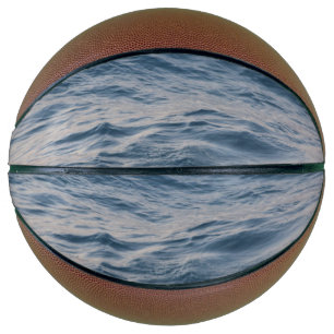 Sea water closeuds basketbal