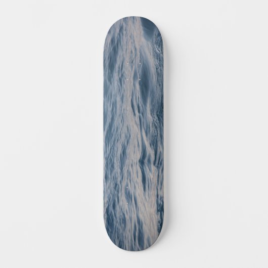 Sea water closeuds skateboard (Voorkant)