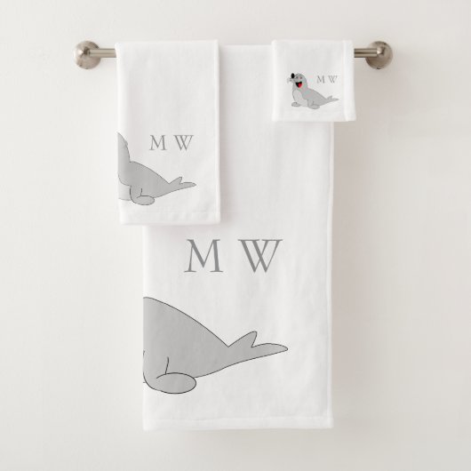 Seal Design Monogrammed Bad Handdoek (Insitu)
