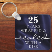 Sealed with a Kiss Blue 25th Birthday Anniversary Sleutelhanger (Voorkant)