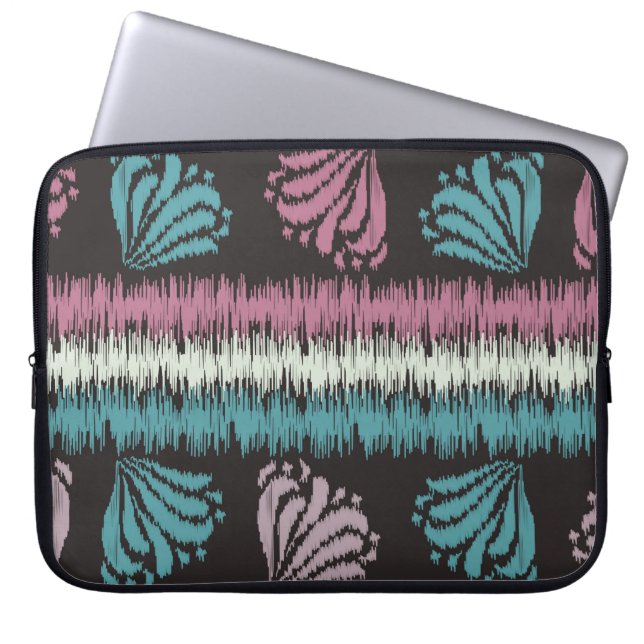 Seamless abstract ikat pattern with the image of f laptop sleeve (Voorkant)