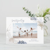 Seas & salutations Carte photo de vacances côtier (Debout devant)
