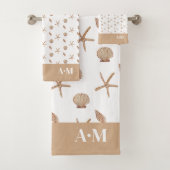 Seashells Camel Witte Initialen Bad Handdoek (Insitu)