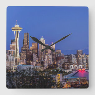 Seattle, Downtown en Mt. Rainier in de schemering Vierkante Klok