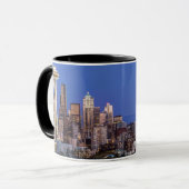 Seattle, Downtown en Mt. Rainier in Twilight Mok (Voorkant links)