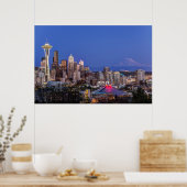 Seattle, Downtown en Mt. Rainier in Twilight Poster (Keuken)