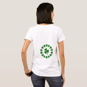 "SECOUEZ VOS SHAMROCKS !" Le T-shirt des femmes (Dos entier)
